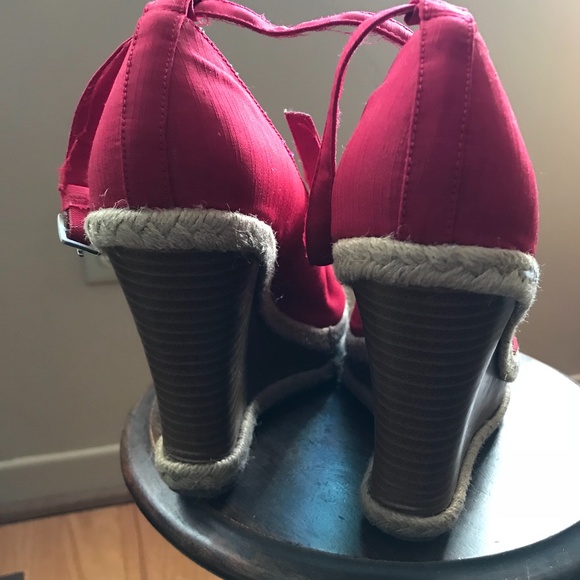 Red Fabric Platform Heel Peep Toes with Ankle Strap - size 9 - Picture 4 of 7